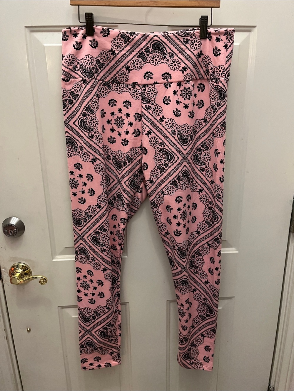 Women's Pink and Black Bandana Print Leggings